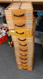 12 stuks vintage houten magazijn lades., Huis en Inrichting, Kasten | Ladekasten, Gebruikt, Vintage, Metaal, 25 tot 50 cm