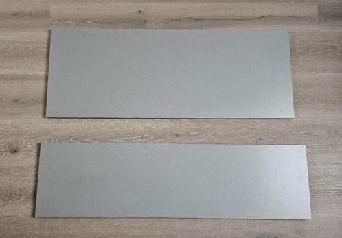 Twee PLANKEN met PLANKDRAGERS te koop in aluminium kleur, Huis en Inrichting, Woonaccessoires | Wandplanken en Boekenplanken, Zo goed als nieuw
