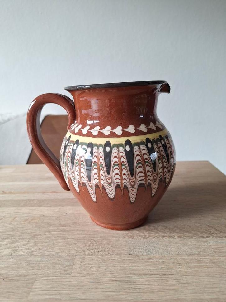Vintage Aardewerk Kan met Decoratie Bulgaars keramiek, Antiek en Kunst, Antiek | Keramiek en Aardewerk, Ophalen of Verzenden