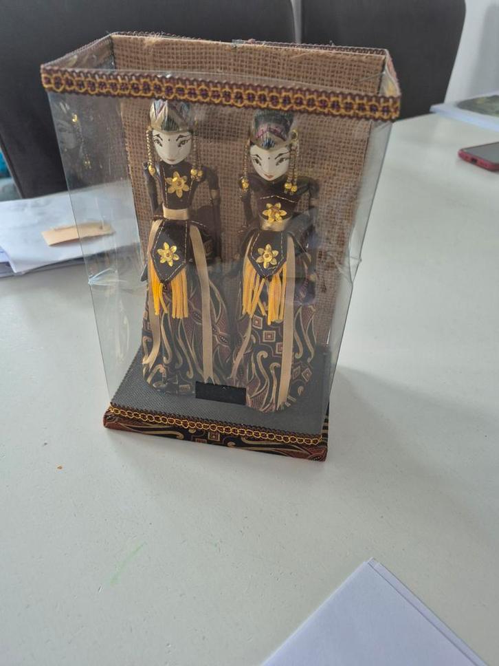 Javaanse Wayang Golek Poppen in Vitrine, Antiek en Kunst, Kunst | Niet-Westerse kunst, Ophalen of Verzenden