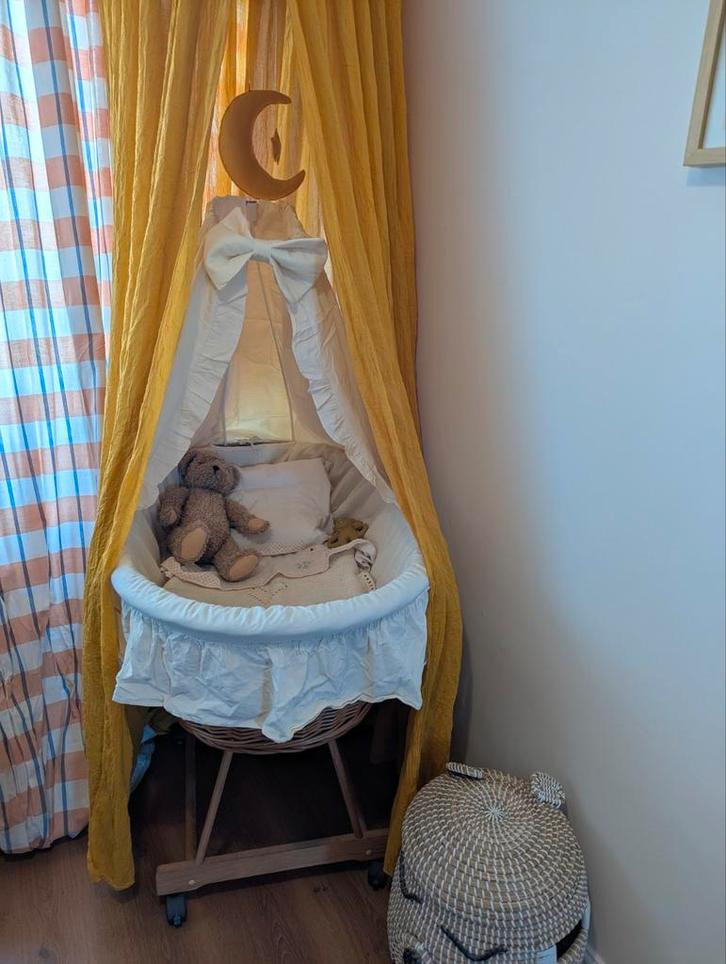 Vintage Rotan Wiegje met Klamboe en Wielen, Kinderen en Baby's, Babywiegjes en Ledikanten, Gebruikt, Wieg, Ophalen of Verzenden
