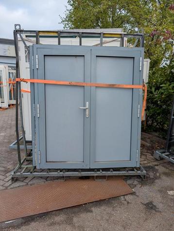 5 sets dichte dubbele deuren met kozijn  beschikbaar voor biedingen