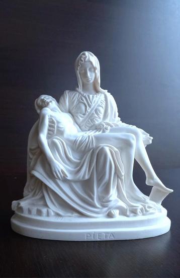 Pieta and Michelangelo decorative figurine

 beschikbaar voor biedingen