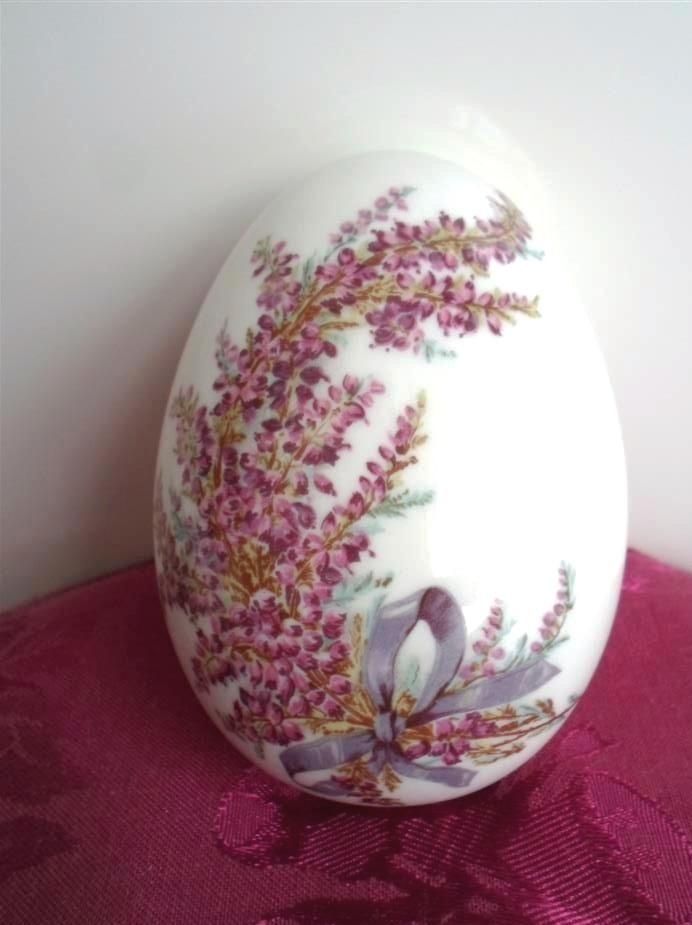 Porseleinen dekseldoosje. Hutschenreuther. Ei-vorm., Antiek en Kunst, Curiosa en Brocante, Ophalen of Verzenden