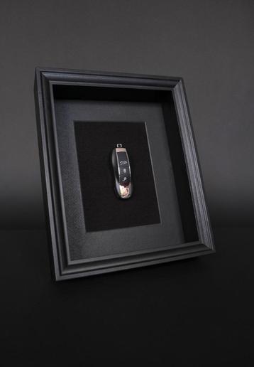 Porsche Sleutel Kunstwerk in Lijst – Luxe Auto Decoratie beschikbaar voor biedingen