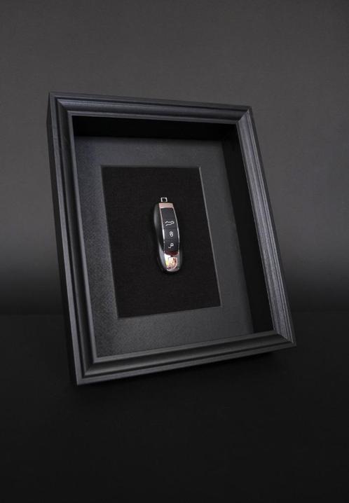 Porsche Sleutel Kunstwerk in Lijst – Luxe Auto Decoratie, Antiek en Kunst, Kunst | Overige Kunst, Ophalen of Verzenden