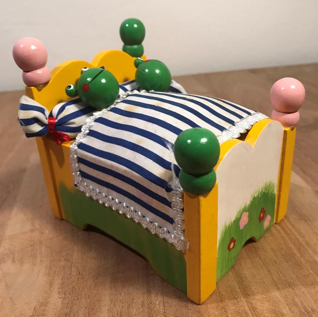 speeldoosje, twee kikkers in bed, Ophalen of Verzenden, Gebruikt, Jongen of Meisje