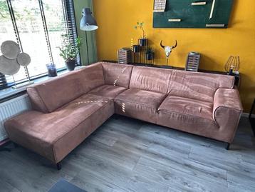 Hoekbank met chairlounge links.  Missouri stof.cognac kleur beschikbaar voor biedingen