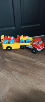 Vrachtwagen oplegger met 2 race auto's, Ophalen of Verzenden, Gebruikt