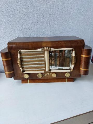 Vintage Franse Fedka radio beschikbaar voor biedingen