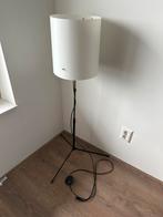 Witte Vloerlamp met Zwarte Voet, Ophalen, Gebruikt, Metaal, 100 tot 150 cm