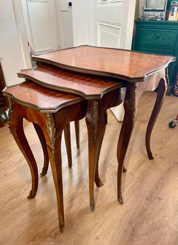 Antieke Nesttafels - Set van 3 beschikbaar voor biedingen