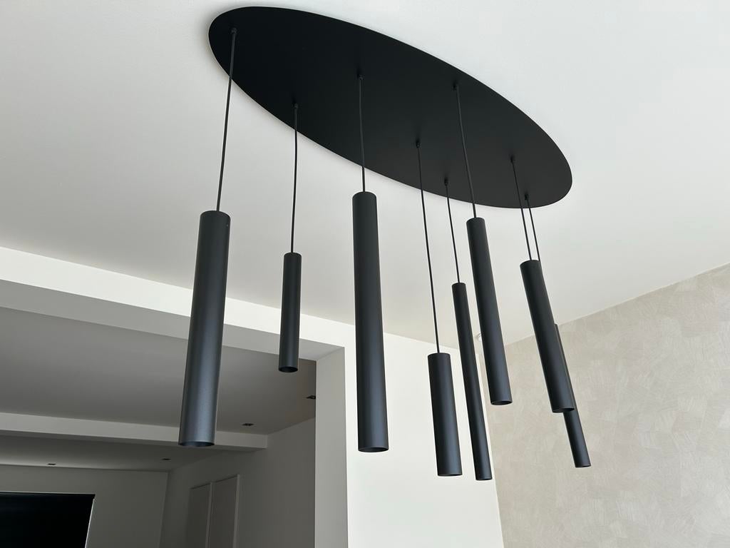 Zwarte hanglamp met kokers, Huis en Inrichting, Lampen | Hanglampen, Ophalen of Verzenden, Zo goed als nieuw, Metaal, Minder dan 50 cm