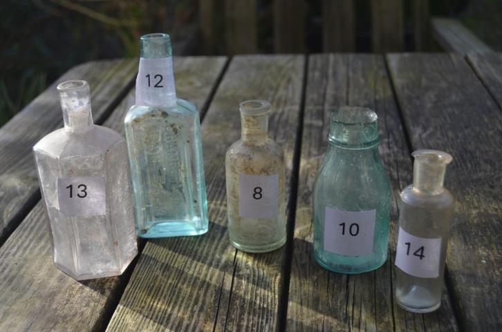 Diverse bodemvondsten flessen en flesjes ca. 1900, Antiek en Kunst, Antiek | Glas en Kristal, Ophalen of Verzenden