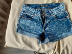 Dames korte broek jeans, Ophalen of Verzenden, Zo goed als nieuw, Blauw, W28 - W29 (confectie 36)