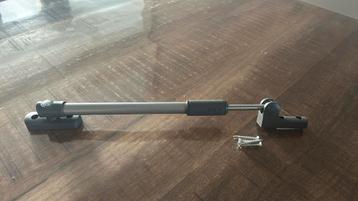 AXA telescopische raamuitzetter. beschikbaar voor biedingen