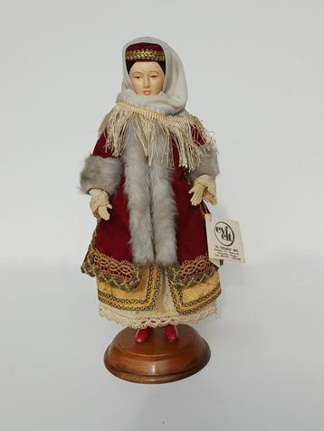 Mooie pop beschikbaar voor biedingen