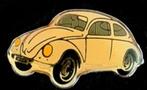 Volkswagen Kever pin- cremekleur epoxy, Verzamelen, Speldjes, Pins en Buttons, Verzenden, Nieuw, Transport, Speldje of Pin