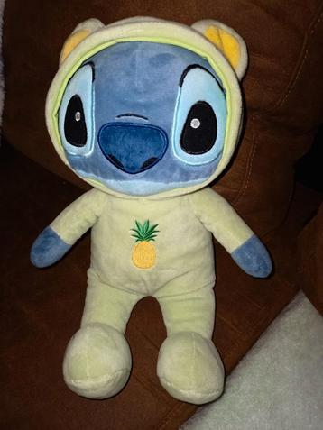 stitch in groen pak met ananas onesie   beschikbaar voor biedingen