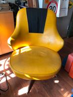 2 stuks vintage skai draaistoel op metalen voet, Verzamelen, Retro, Ophalen, Huis en Inrichting