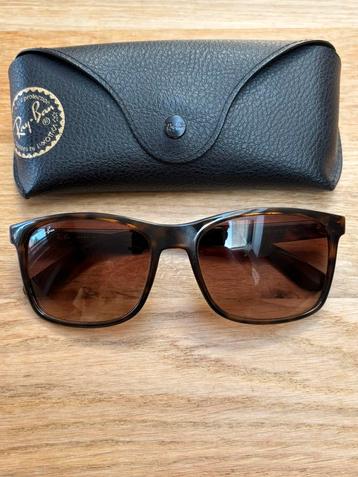 Ray Ban Zonnebril beschikbaar voor biedingen