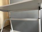 Bureau IKEA - in hoogte verstelbaar, Ophalen, In hoogte verstelbaar, Zo goed als nieuw