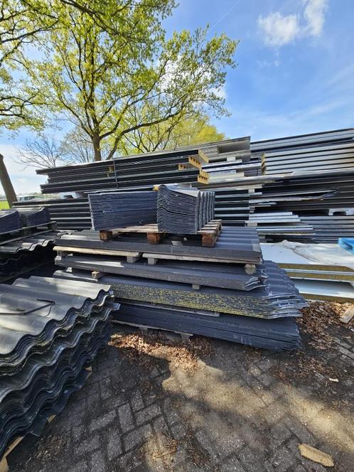 Gebruikte golfplaten en nokstukken, Doe-het-zelf en Verbouw, Dakpannen en Dakbedekking, Gebruikt, Golfplaat, Metaal, Grijs, 15 m² of meer
