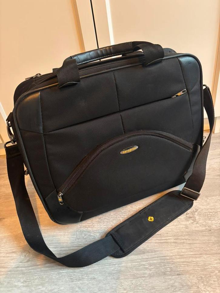 Tas rolkoffer, Computers en Software, Laptoptassen, Gebruikt, Trolleytas, 17 inch of meer, Ophalen of Verzenden