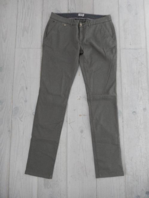 * Tommy Hilfiger legergroene pantalon low waist maat 28/32, Kleding | Heren, Broeken en Pantalons, Zo goed als nieuw, Maat 46 (S) of kleiner