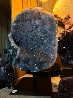 Amethist cluster op standaard, Verzamelen, Mineralen en Fossielen, Ophalen of Verzenden, Mineraal