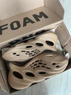 Yeezy Foam Runner Clay Taupe maat 40,5, Nieuw, Beige, Ophalen of Verzenden, Sneakers of Gympen