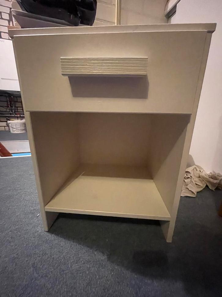 WOOOD Wit houten nachtkastje - Zo goed als nieuw!, Huis en Inrichting, Slaapkamer | Nachtkastjes, Zo goed als nieuw, Minder dan 55 cm