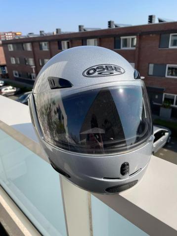 Helm (NIEUW) beschikbaar voor biedingen