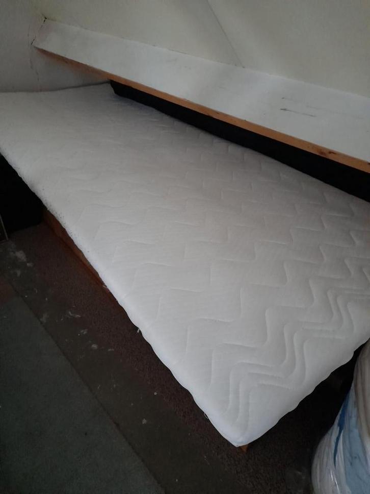 Matras topper extra lang eenpersoonsbed 210 x 90 x 5 zgan wi, Huis en Inrichting, Slaapkamer | Matrassen en Bedbodems, Zo goed als nieuw