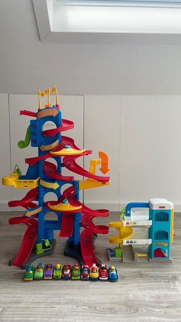 Fisher Price garage en racebaan  beschikbaar voor biedingen