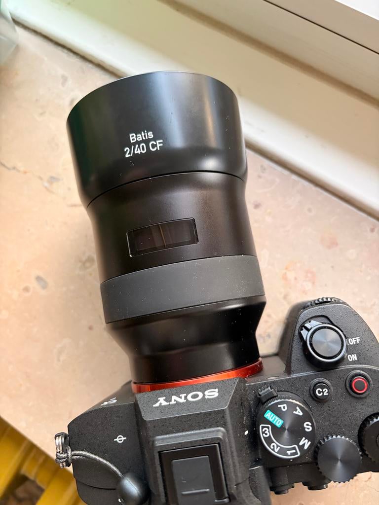 Zeiss Batis 40mm F2 Close Focus - Uitstekende Staat, Ophalen of Verzenden, Zo goed als nieuw, Standaardlens