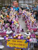 Kleurrijke loopgroep +/- 60 pakken  1e prijs optocht, Ophalen, Carnaval