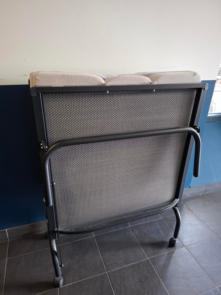 Opvouwbaar Avek logeerbed met matras, Ophalen, Eenpersoons, Grijs, Zo goed als nieuw