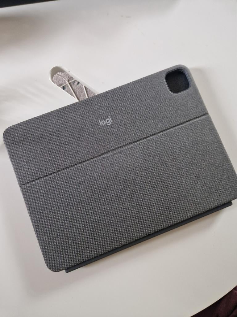 Logitech Combo Touch voor de iPad Pro 11 inch, Ophalen of Verzenden, Zo goed als nieuw