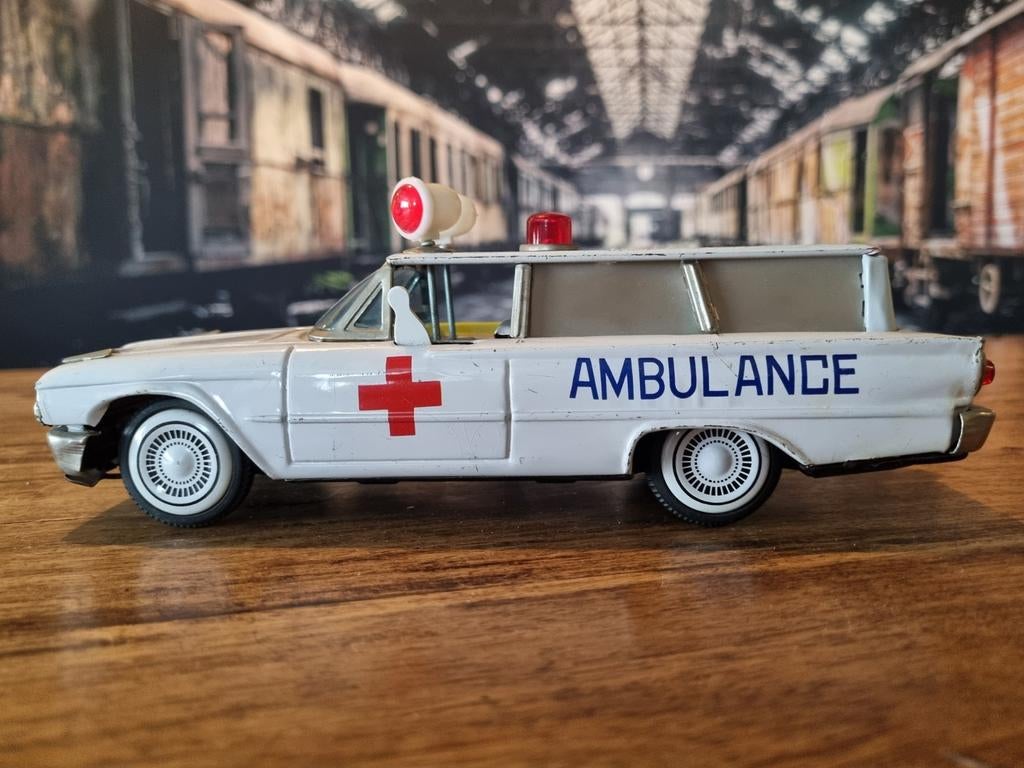 Vintage Blikken Ford Ambulance Speelgoedauto, Antiek en Kunst, Antiek | Speelgoed, Ophalen of Verzenden