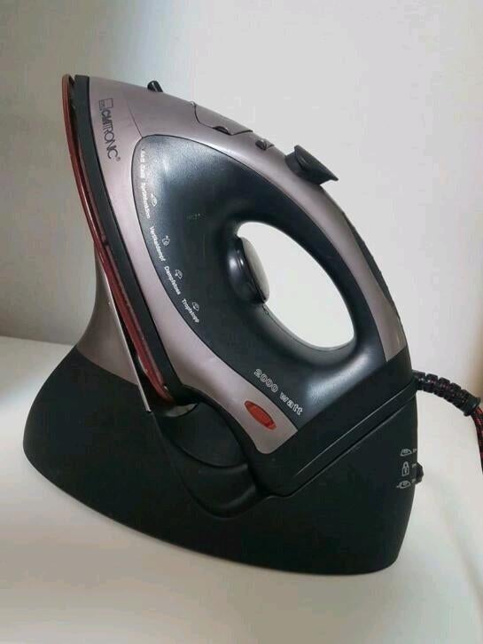 kwaliteit Stoomstrijkijzer Merk Clatronic
Kleur zwart met, Ophalen of Verzenden, Zo goed als nieuw