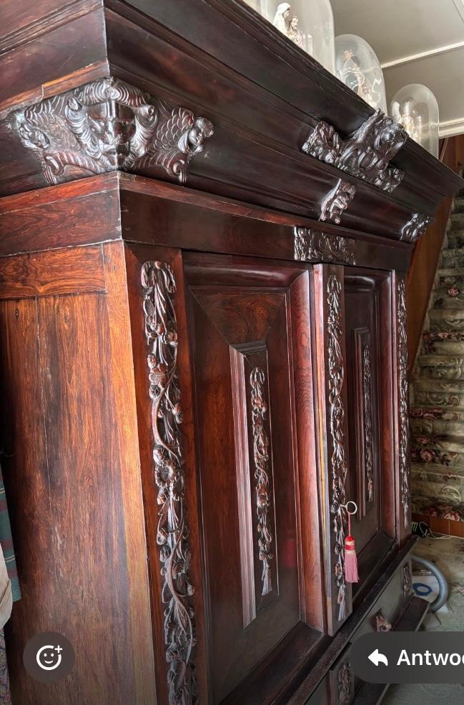 Antieke kussenkast uit 1750, Ophalen