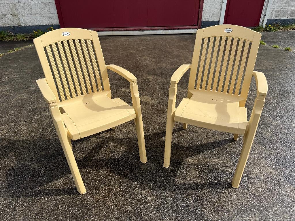 Twee gele tuinstoelen (Hartman), Ophalen, Gebruikt, Kunststof, Stapelbaar