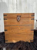 Mooie oude houten vierkante kist bijzettafel opbergkist, Ophalen