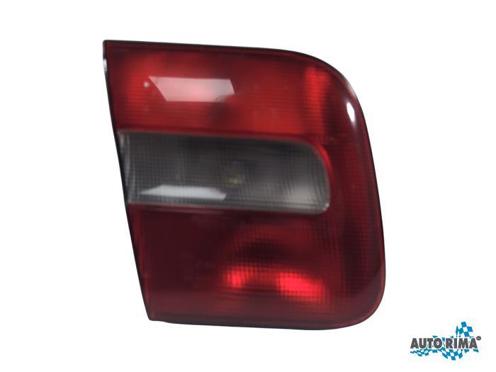 Achterlicht links van een Volvo S70