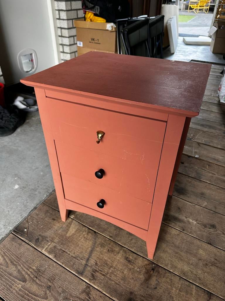 Geschilderd massief eikenhouten kastje, Huis en Inrichting, Kasten | Ladekasten, Ophalen, Minder dan 50 cm, Gebruikt, Eikenhout