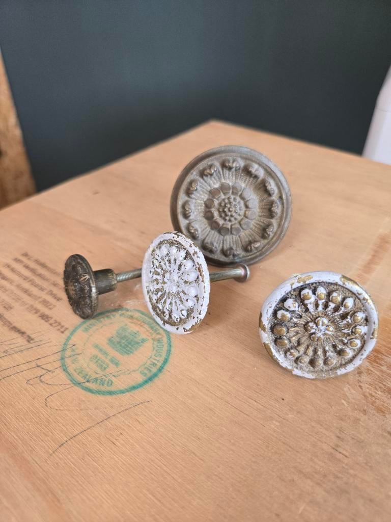 4 antieke kastknoppen, Ophalen of Verzenden