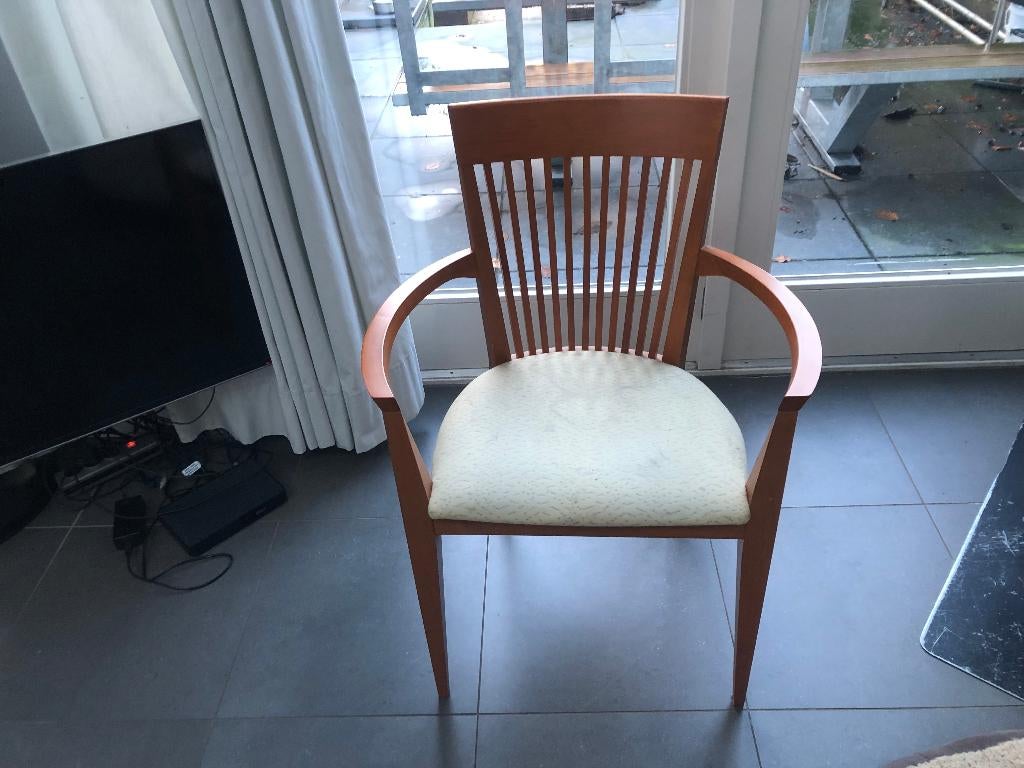 Eetstoel 4x ambachtelijk kersen met lichte stof, Huis en Inrichting, Stoelen, Ophalen, Gebruikt, Overige kleuren, Ambachtelijk warm modern