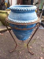 Blauwe bloempot op smeedijzeren standaard H 53, Overige materialen, Gebruikt, Minder dan 60 cm, Rond