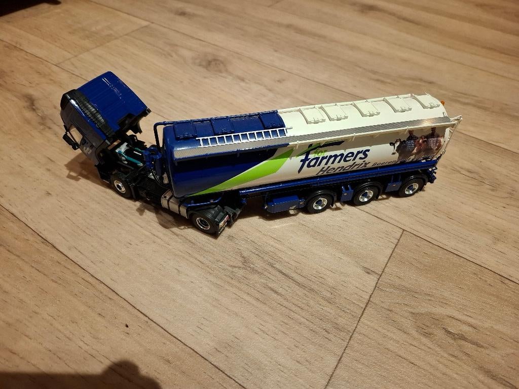 Volvo truck met oplegger vrachtauto 1:50, Hobby en Vrije tijd, Modelauto's | 1:50, Ophalen, Nieuw, Bus of Vrachtwagen